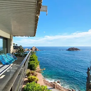 magnificent-apartment-at-the-sea-front-of-tossa-de-mar.topcostabravahotels.com/